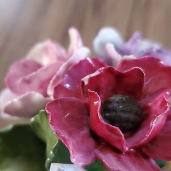 Aynsley | October Anemone bone China Flowers - Picture 6 of 8